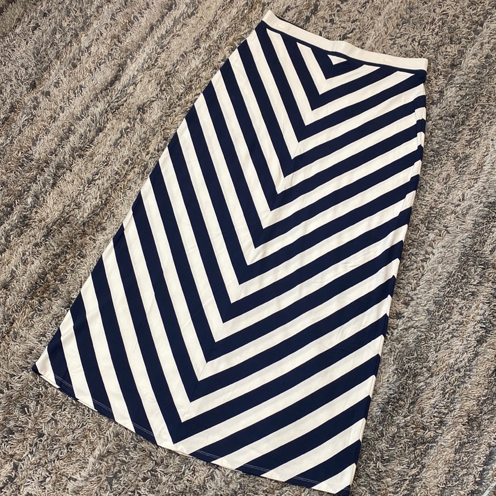 Loft Jersey knit chevron maxi skirt size medium petite